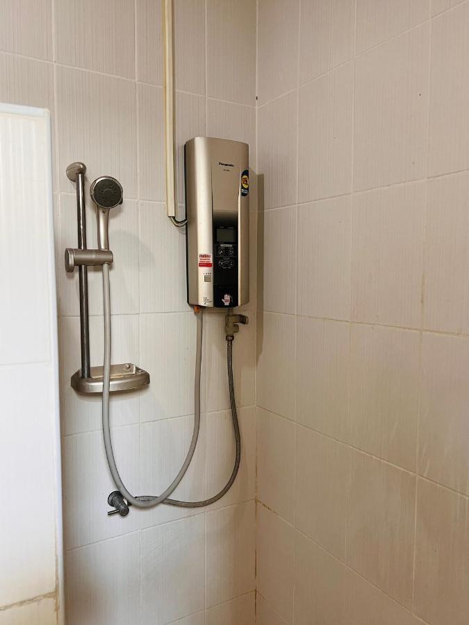 Aekkalukthai Hostel رايونغ المظهر الخارجي الصورة