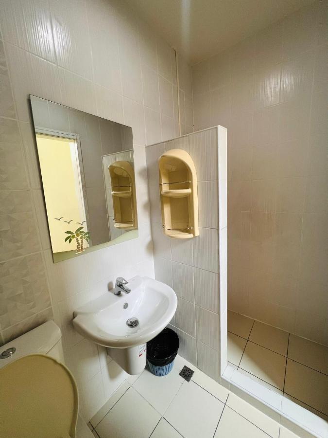 Aekkalukthai Hostel رايونغ المظهر الخارجي الصورة