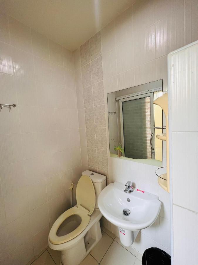 Aekkalukthai Hostel رايونغ المظهر الخارجي الصورة