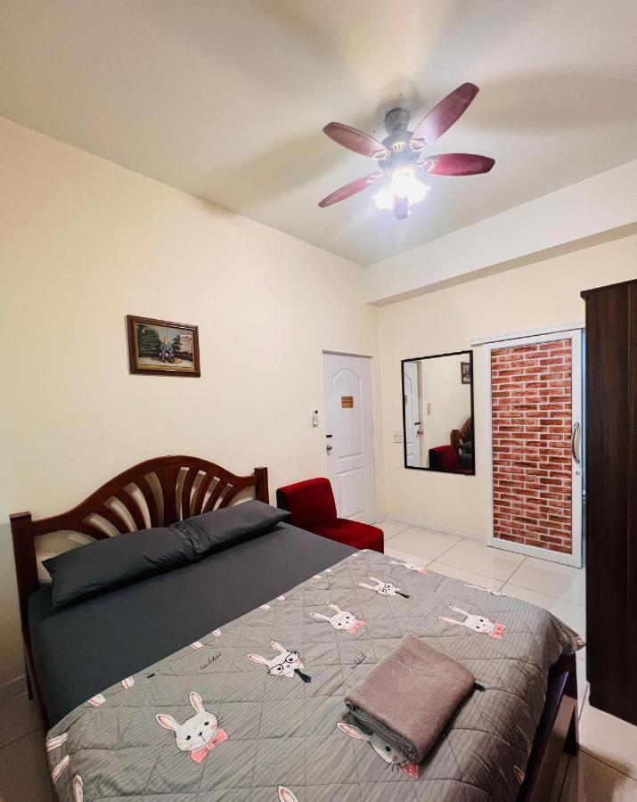 Aekkalukthai Hostel رايونغ المظهر الخارجي الصورة
