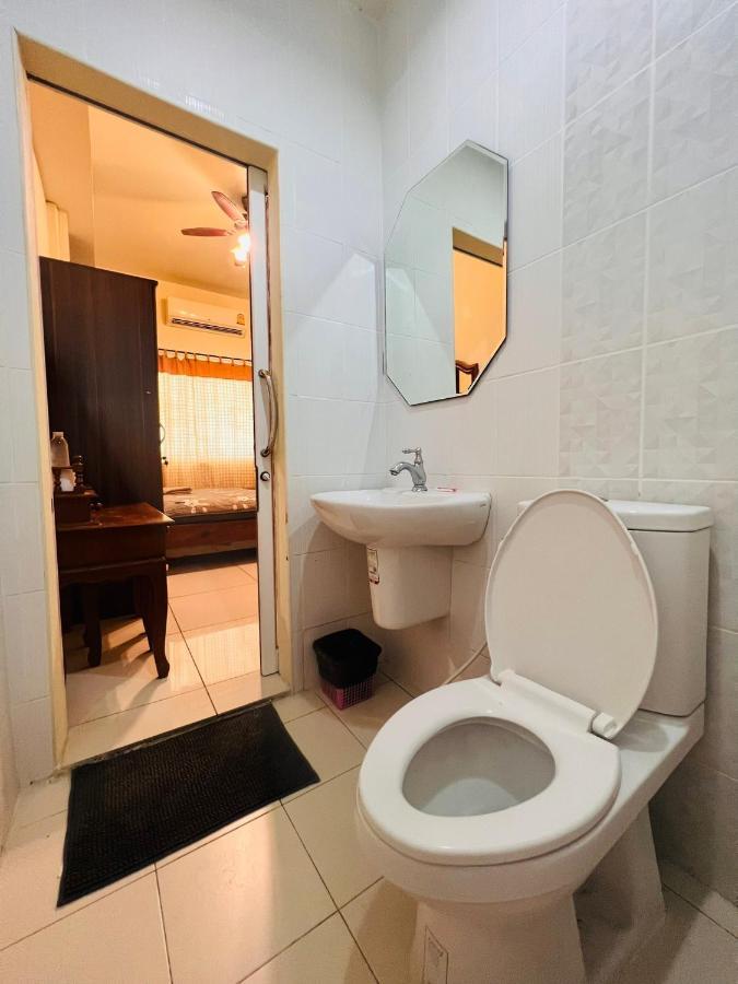 Aekkalukthai Hostel رايونغ المظهر الخارجي الصورة