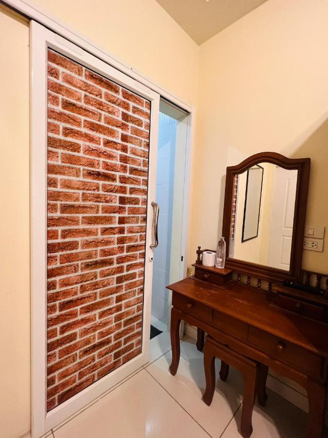 Aekkalukthai Hostel رايونغ المظهر الخارجي الصورة